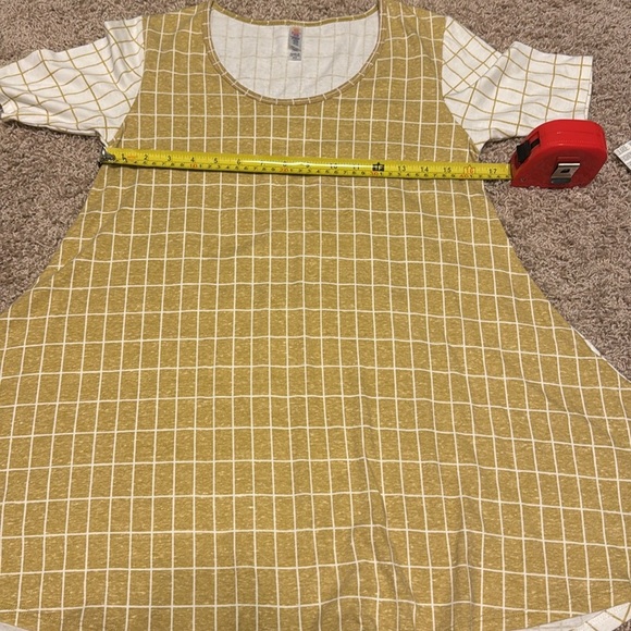 NWT LuLaRoe Perfect Tee w/flirty side slits & flattering half sleeve XXS - Picture 7 of 7